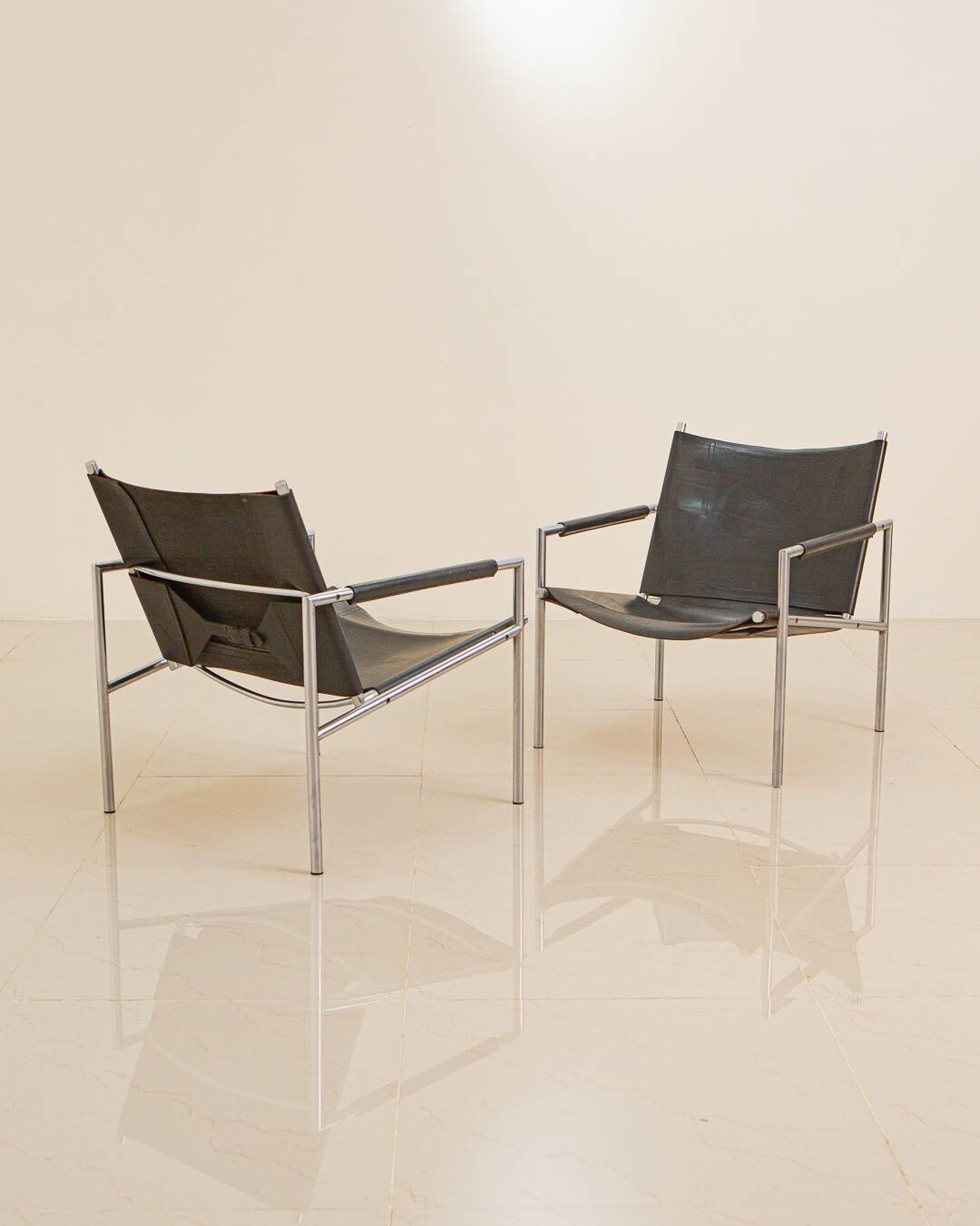 Pair of "SZ02" black leather armchairs by Martin Visser for Spectrum 60's