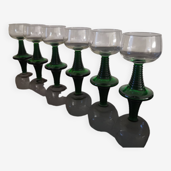 Six verres des années 1970 pieds torsadés vert style roemer Luminarc