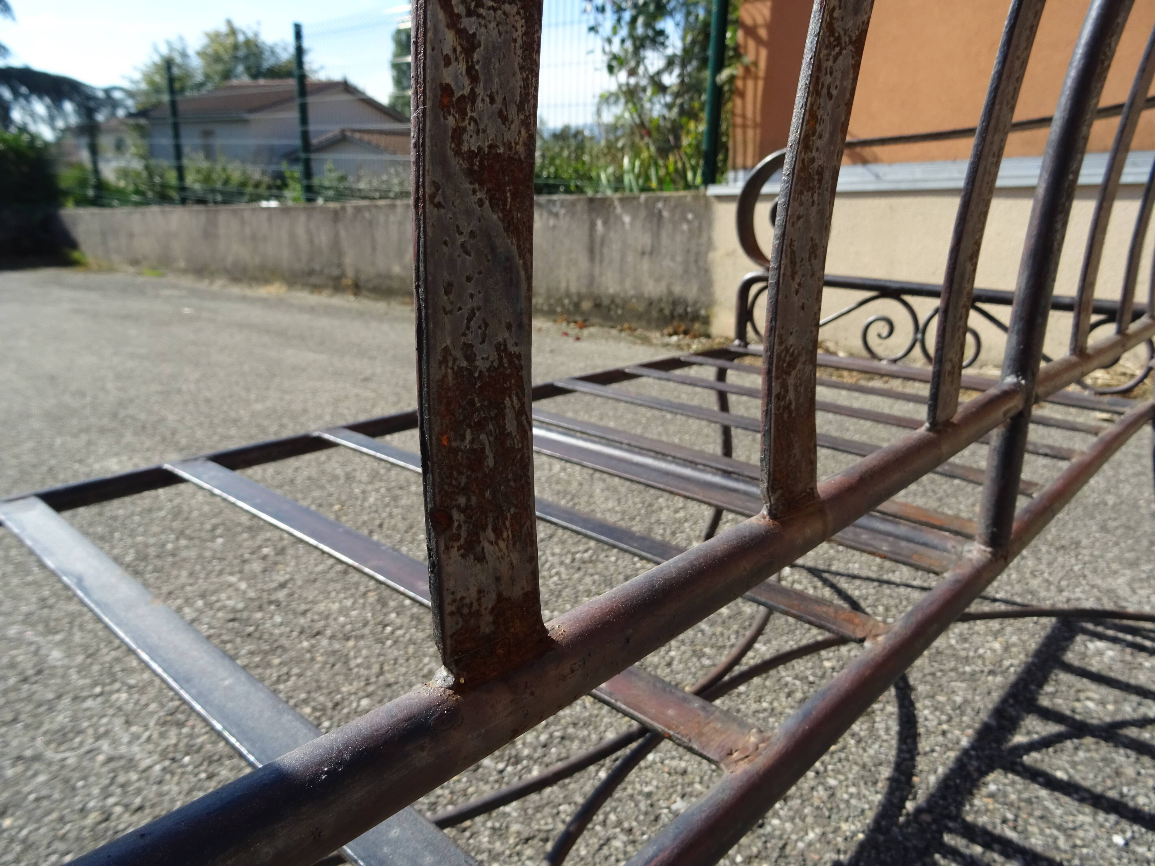 Banc de jardin en fer forgé