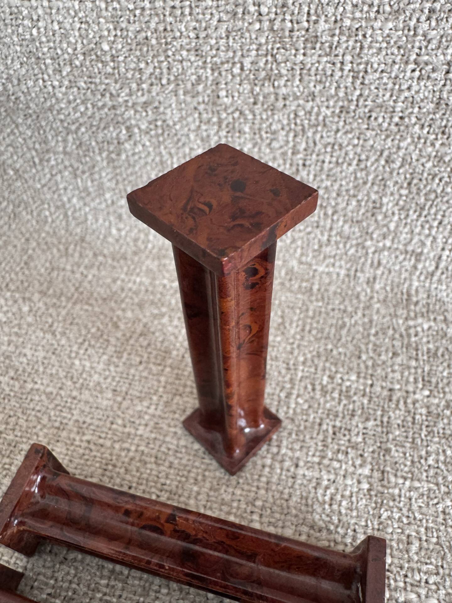 Set of 8 Bakelite knife rests with mahogany effect Art Deco