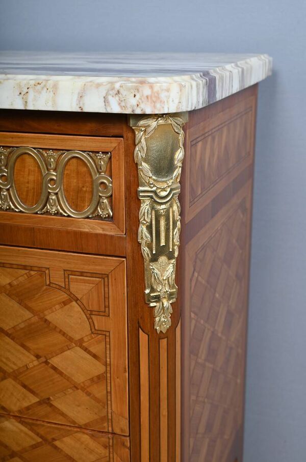 Commode Sauteuse en Marqueterie, style Transition Louis XV Louis XVI – Débu