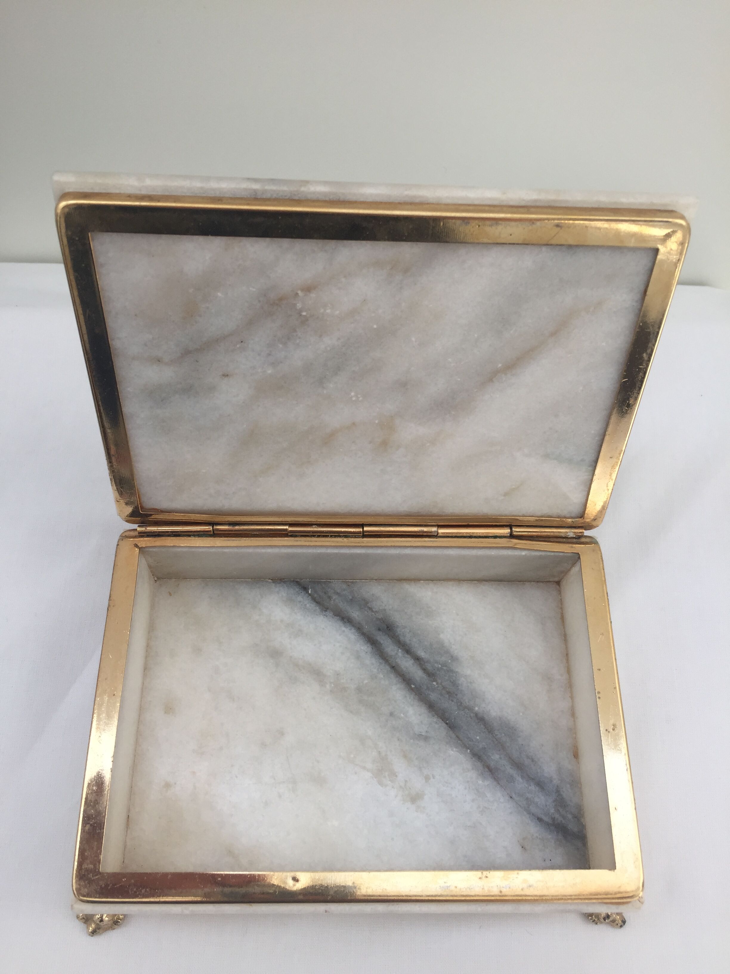 Lot of white marble object - 2 boxes and 1 candlestick