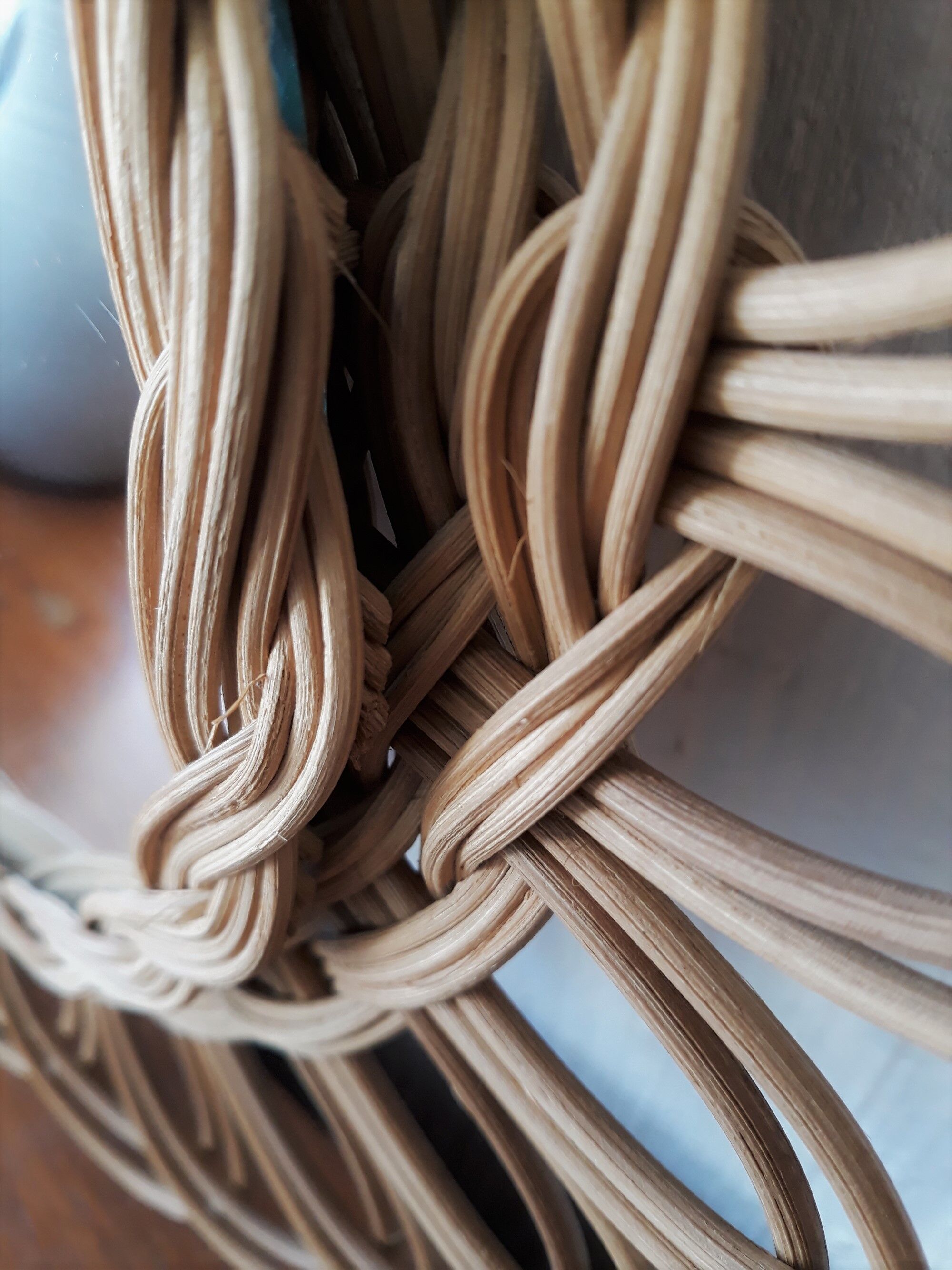 Mirror vintage wicker rattan shape flower 1960 Diameter 37cm