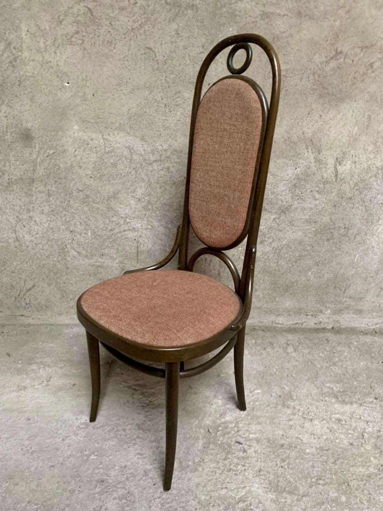 Série de 4 anciennes chaises bistrot Thonet en bois courbé