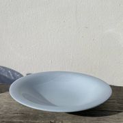 Plat rond, moulin des loups bleu ciel en céramique