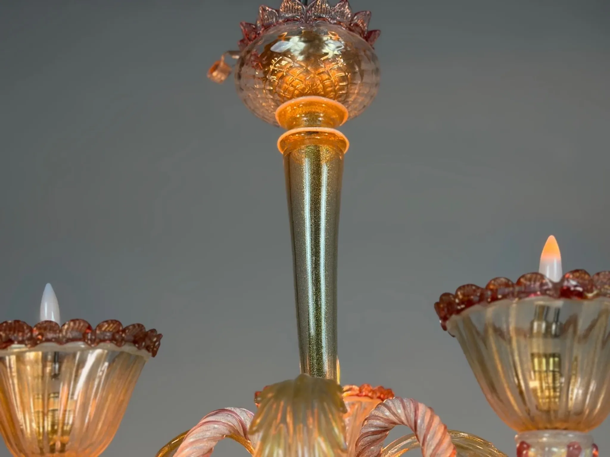 Small Venetian chandelier made of Murano glass circa 1940.
