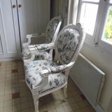 Paire de fauteuils de style Louis XV