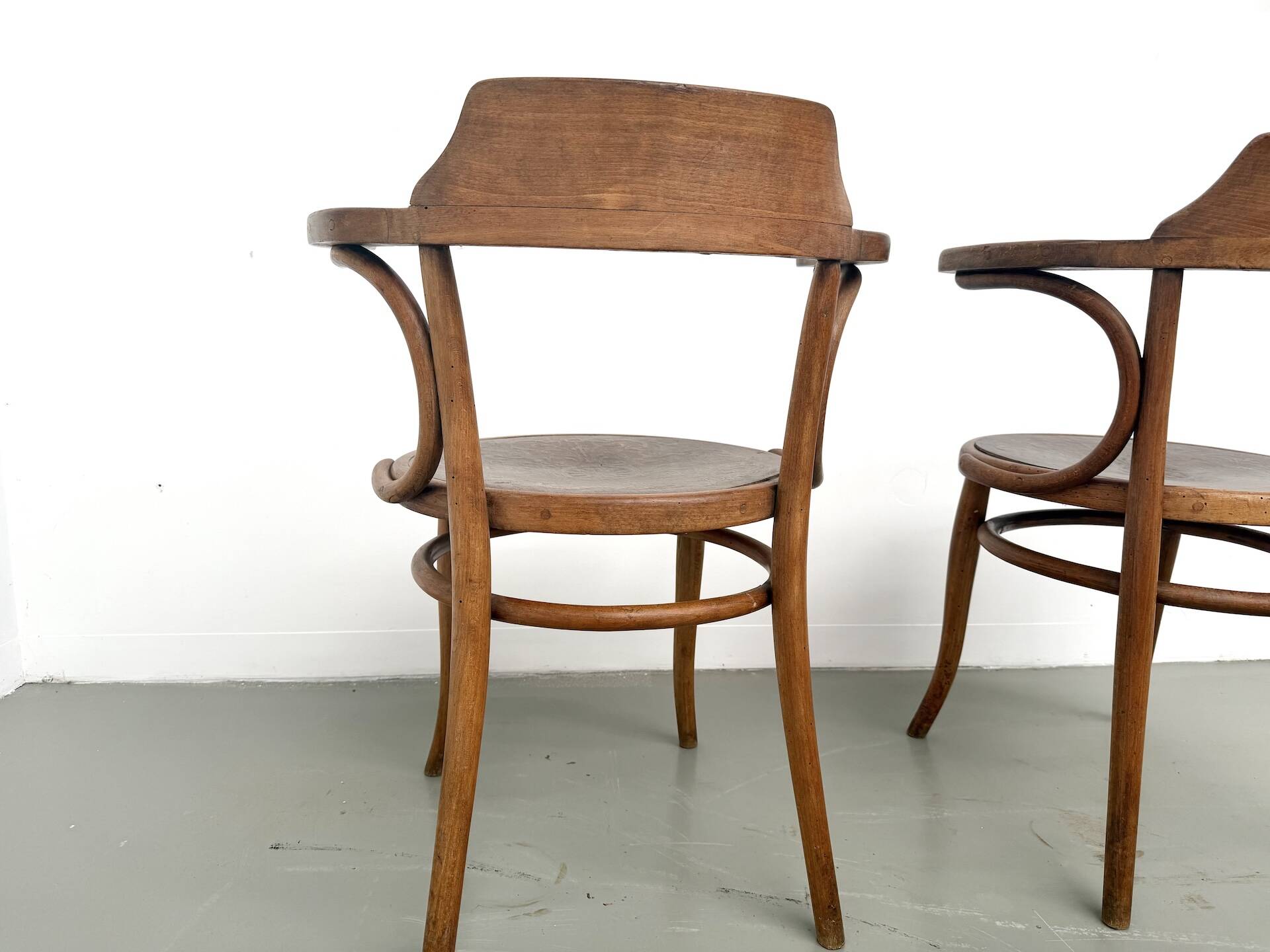 Paire de Fauteuils de Bureau Thonet – Hêtre Courbé & Assises Pyrogravées