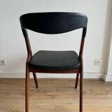 Chaise Vamo Sønderborg Sonja en teck et skaï noir, par Johannes Andersen