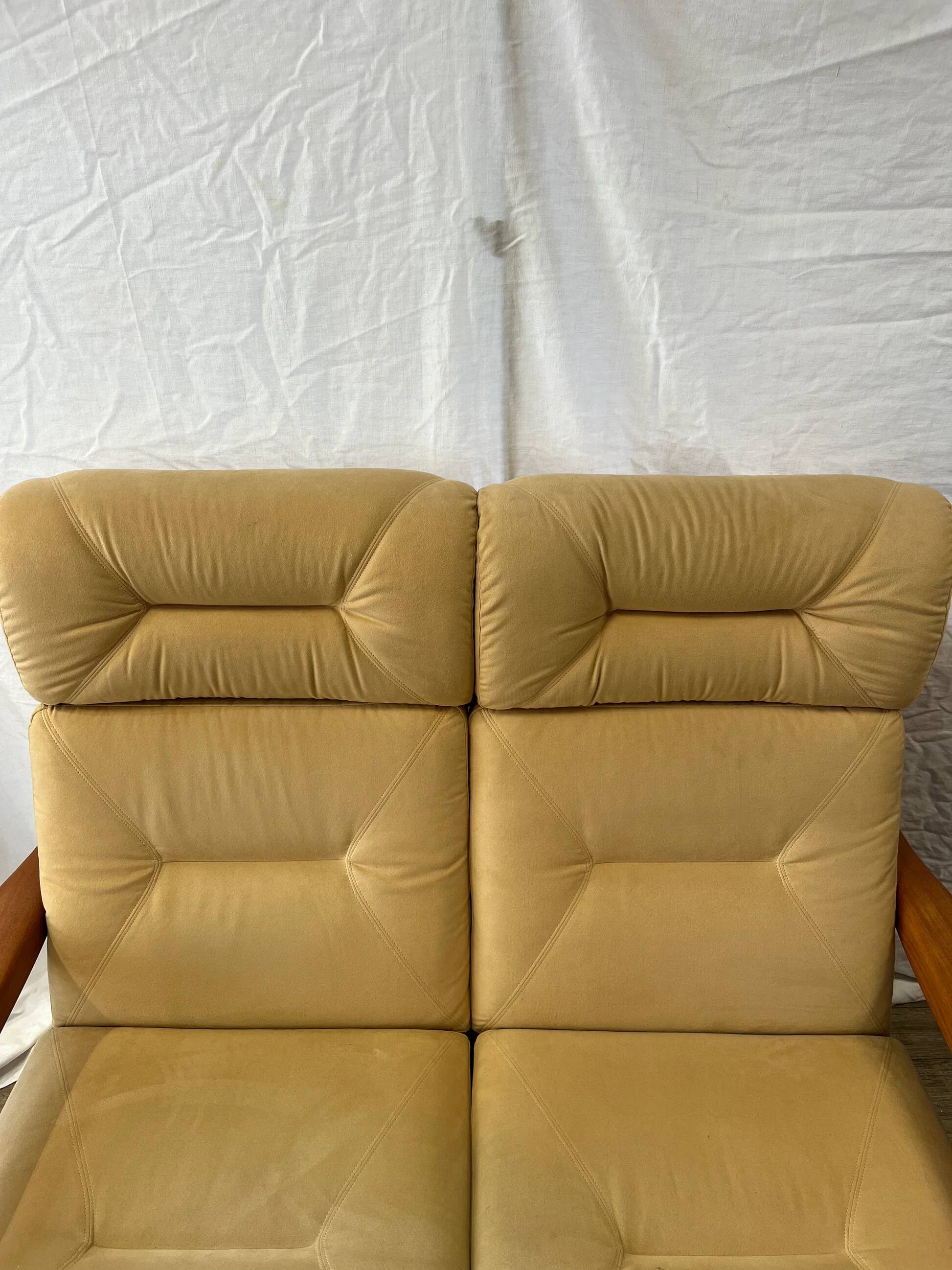 Scandinavian two-seater bench in solid teak and suede from the 1970s.
