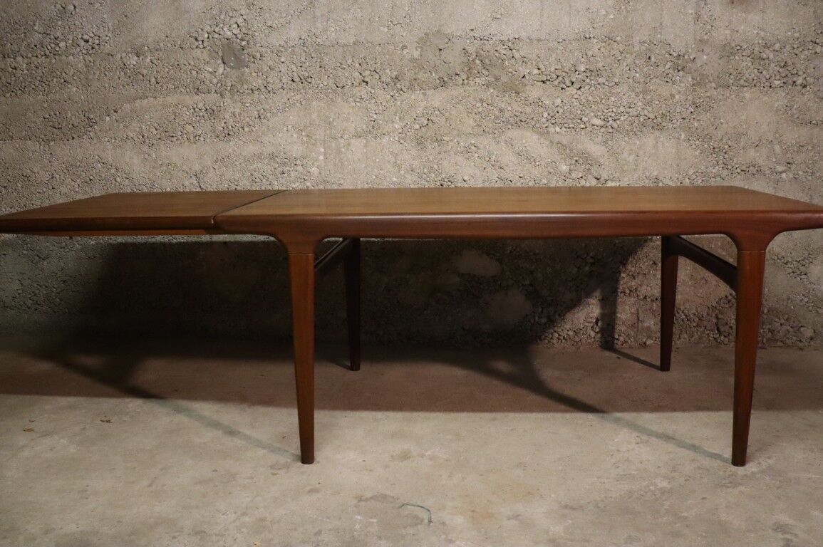 Samcom scandinavian expandable teak table