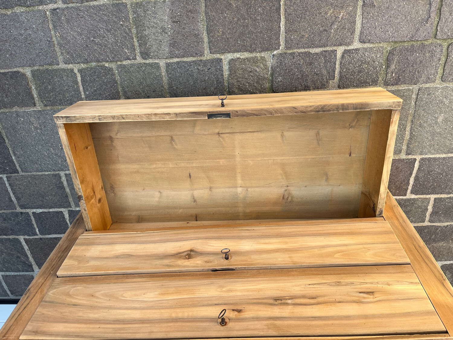 Commode parisienne