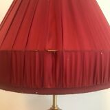 Lampe en verre teinté rouge avec abat-jour plissé