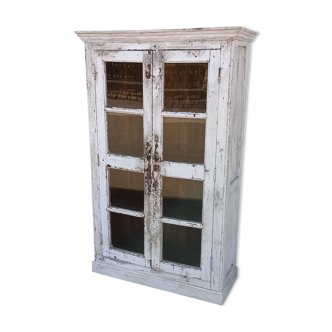 Armoire blanche en bois ancien vitrée