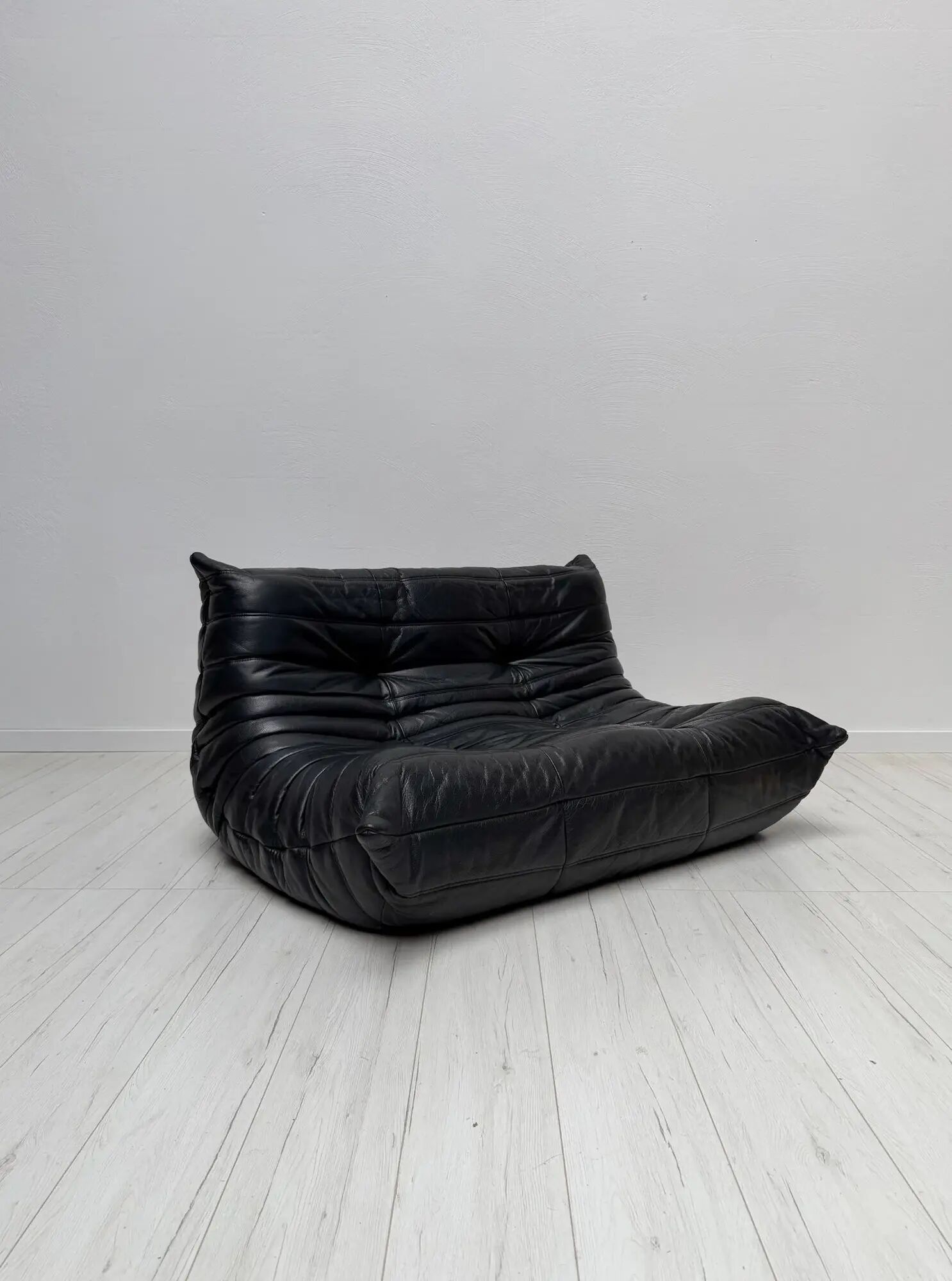 1990s vintage Togo set in black leather by Michel Ducaroy for Ligne Roset