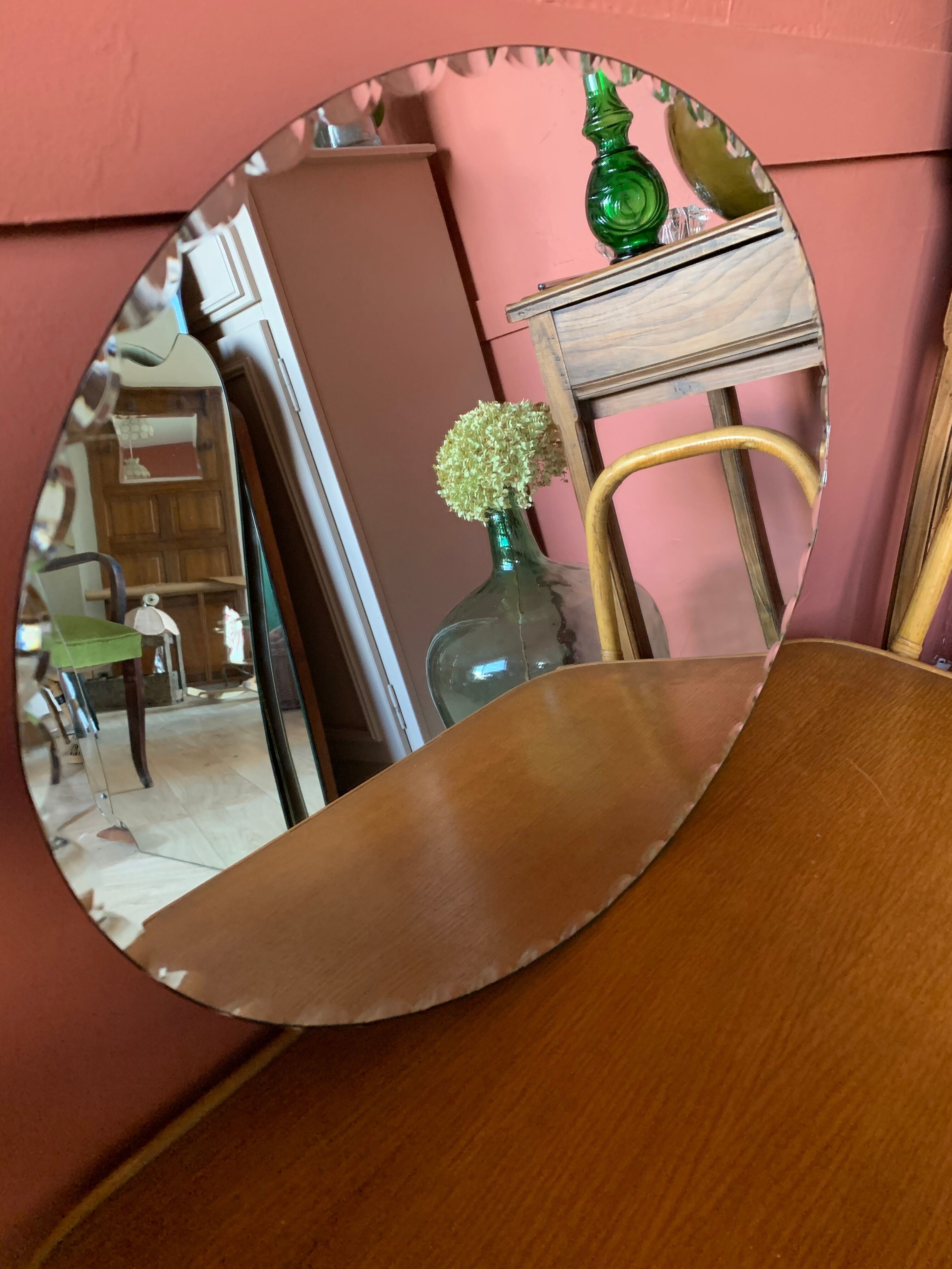 Miroir ovale ciselé
