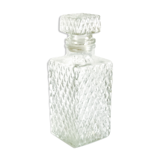 Carafe à whisky en verre moulé effet taille diamant