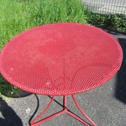 Gueridon en fer forgé ancien repeint rouge bordeaux