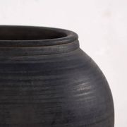 Vase ancien dans des tons sombres (c.1900) #3