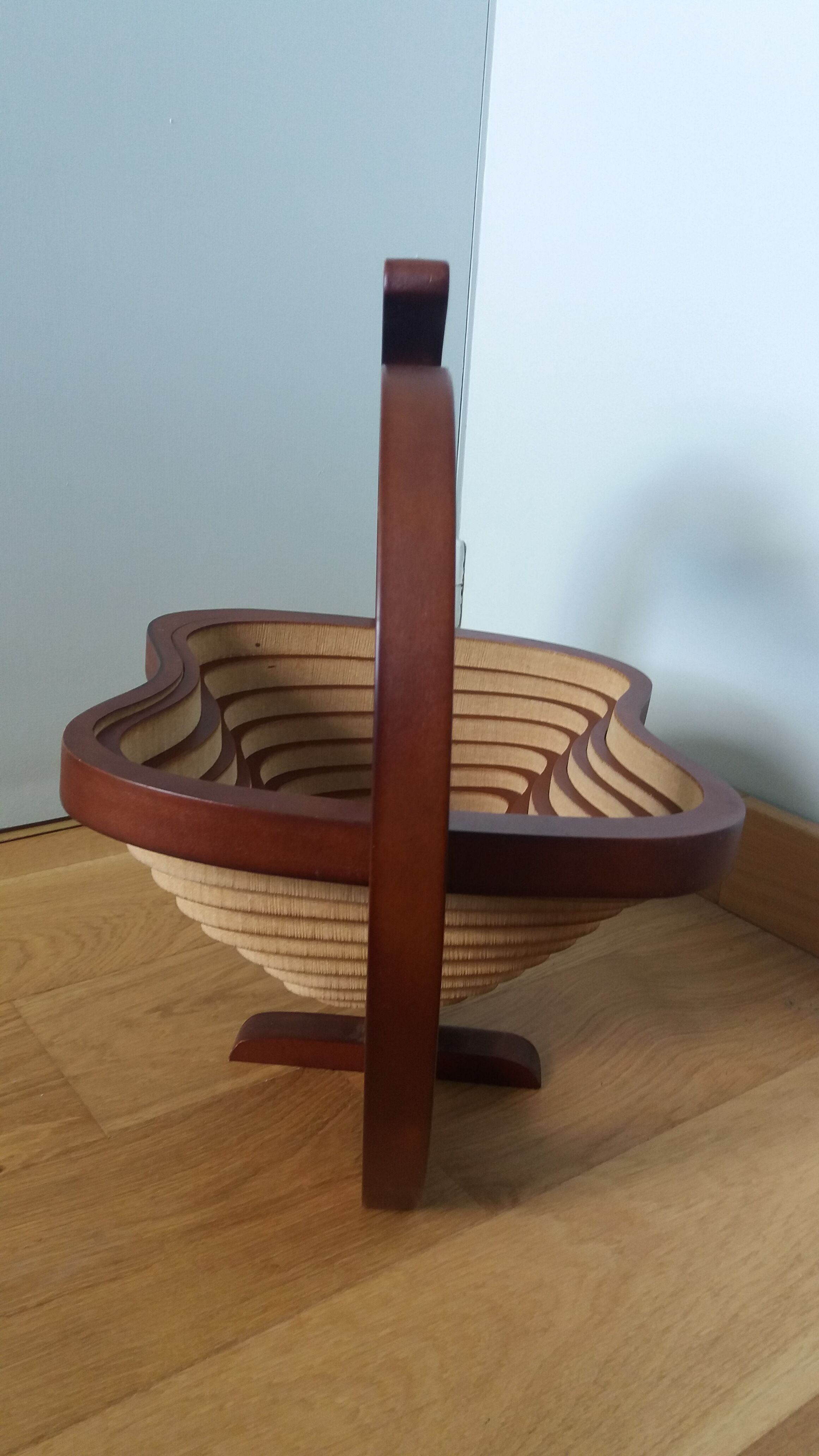 Foldable fruit basket in the shape of an apple.