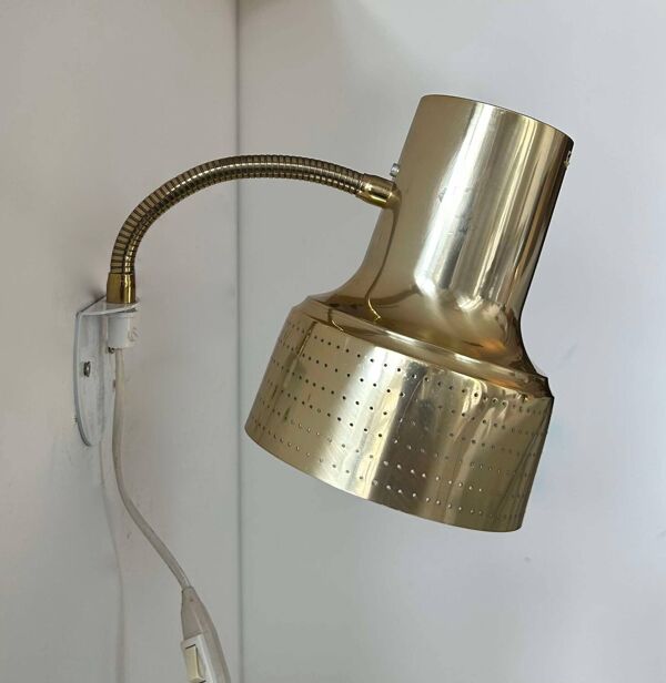 Applique vintage orientable, laiton perforé, Carl Thore Suede 1960