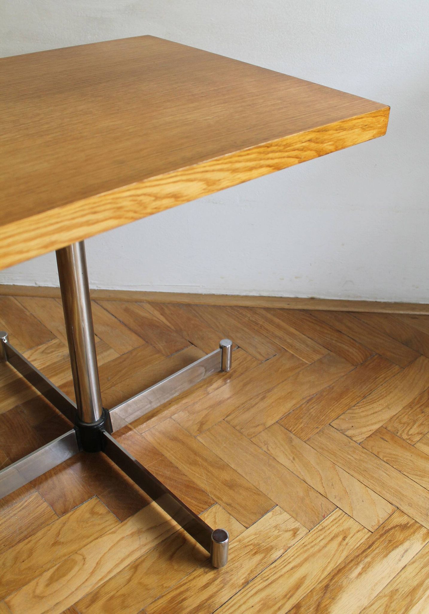 Table d'appoint pour téléviseur des années 1980