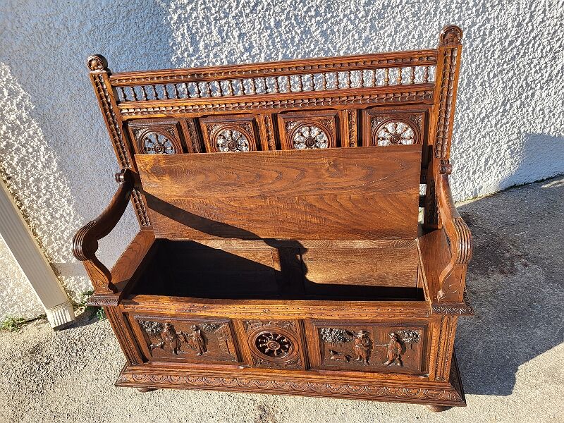 Breton chest bench hunting scene in chene