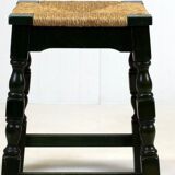 Tabouret en bois vert foncé