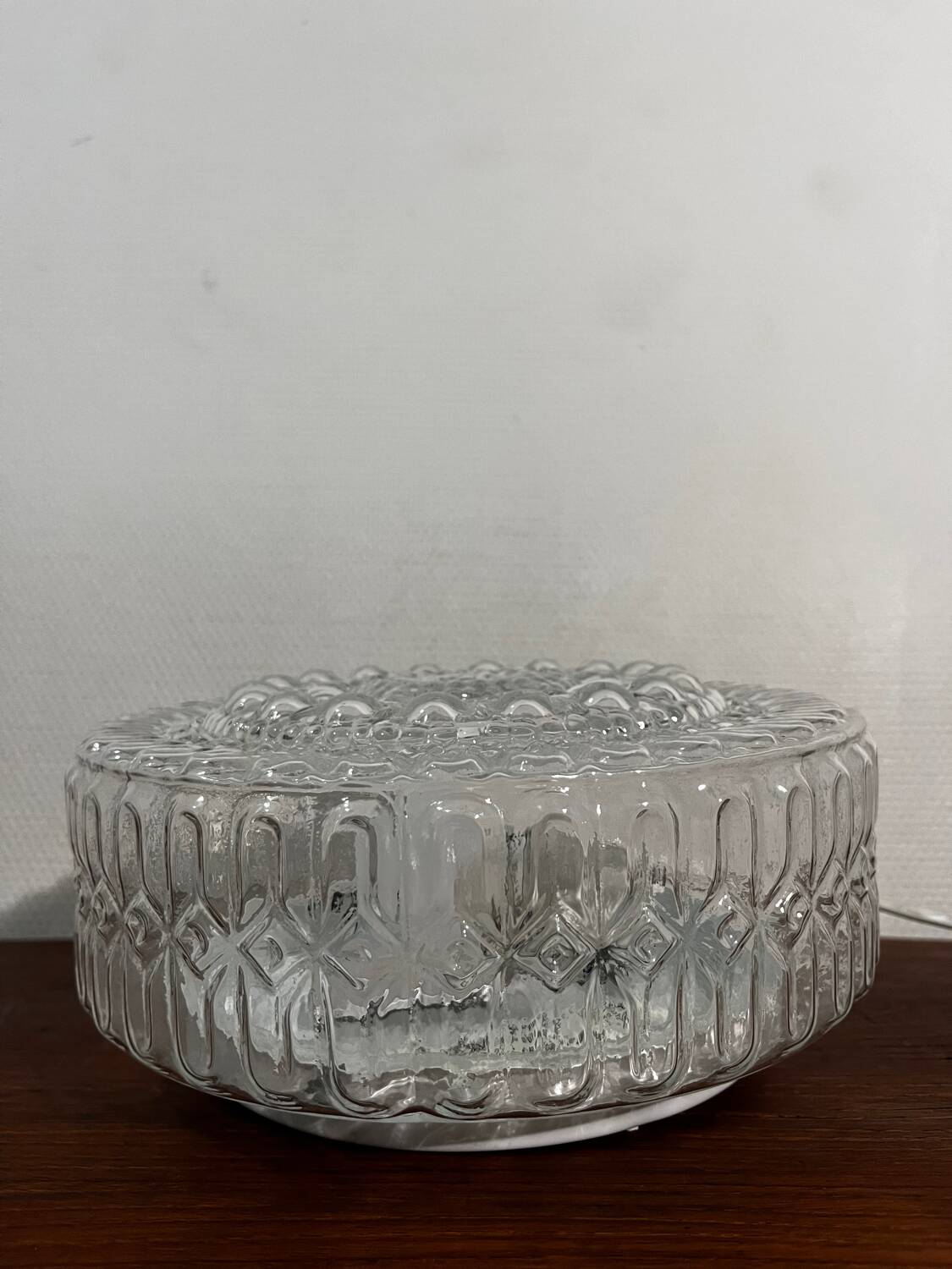 Chiseled glass pendant ceiling light