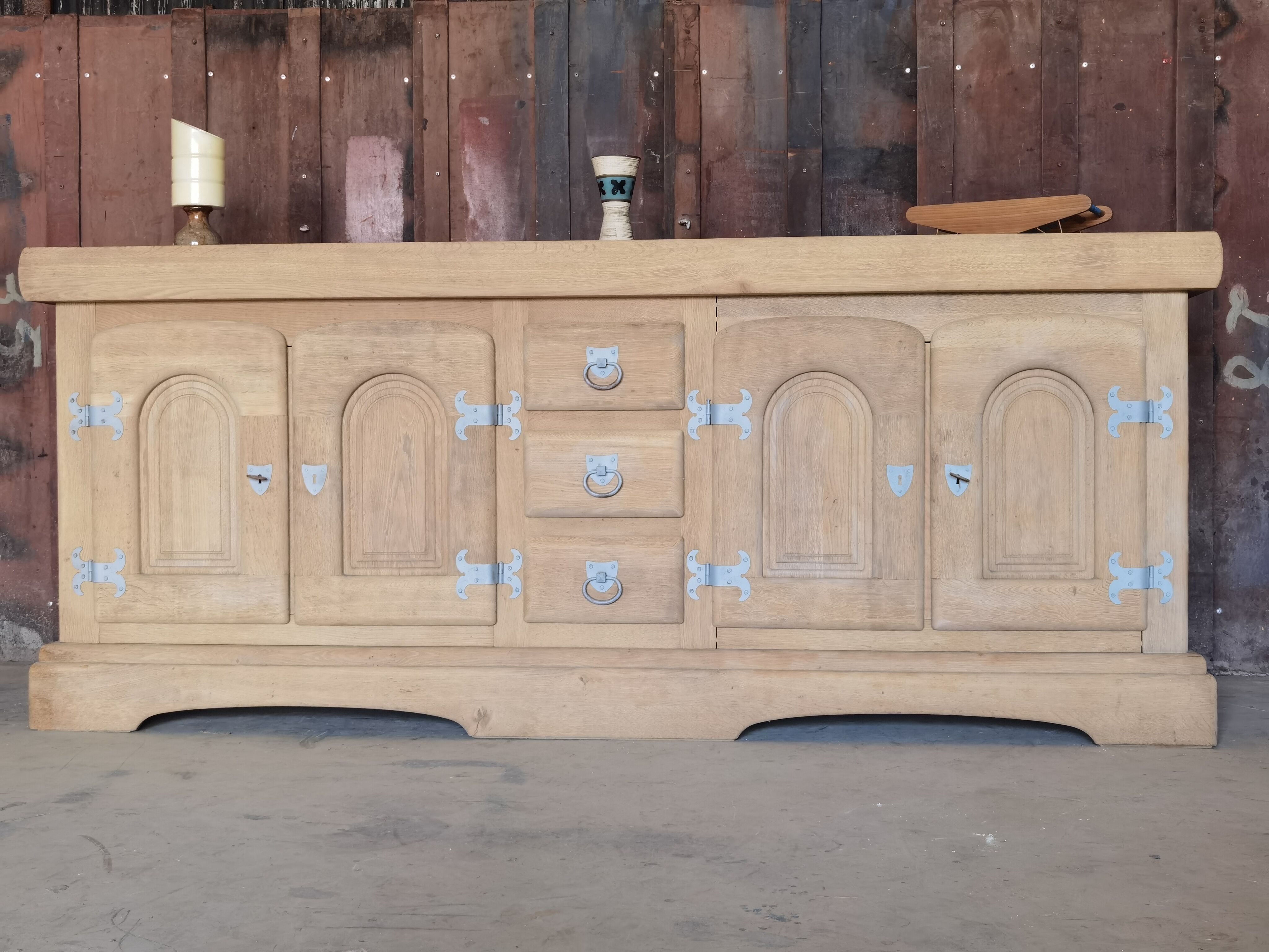 Crude massive buffet