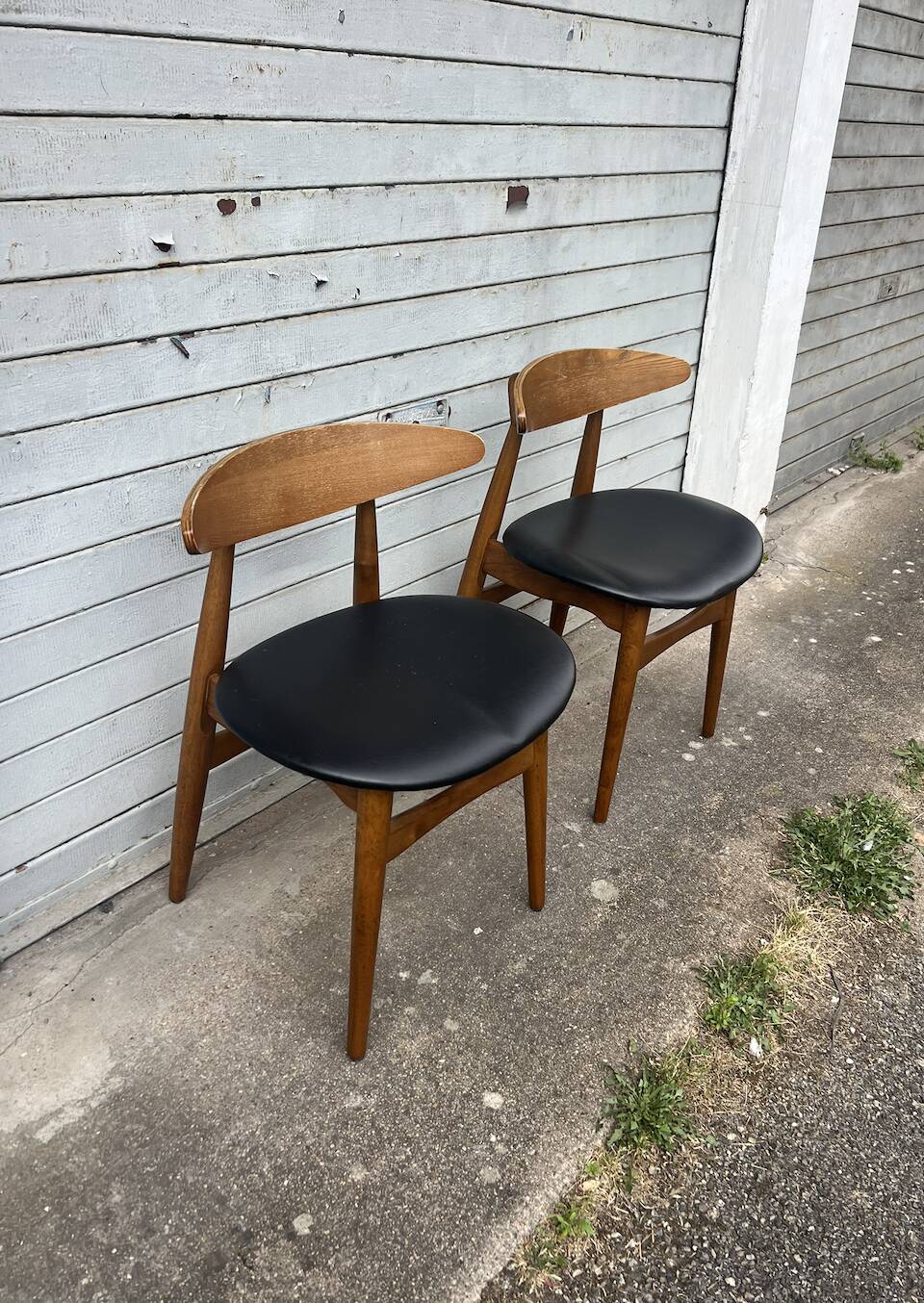 (Lot) 2 Compass Leg Scandinavian Style Chairs