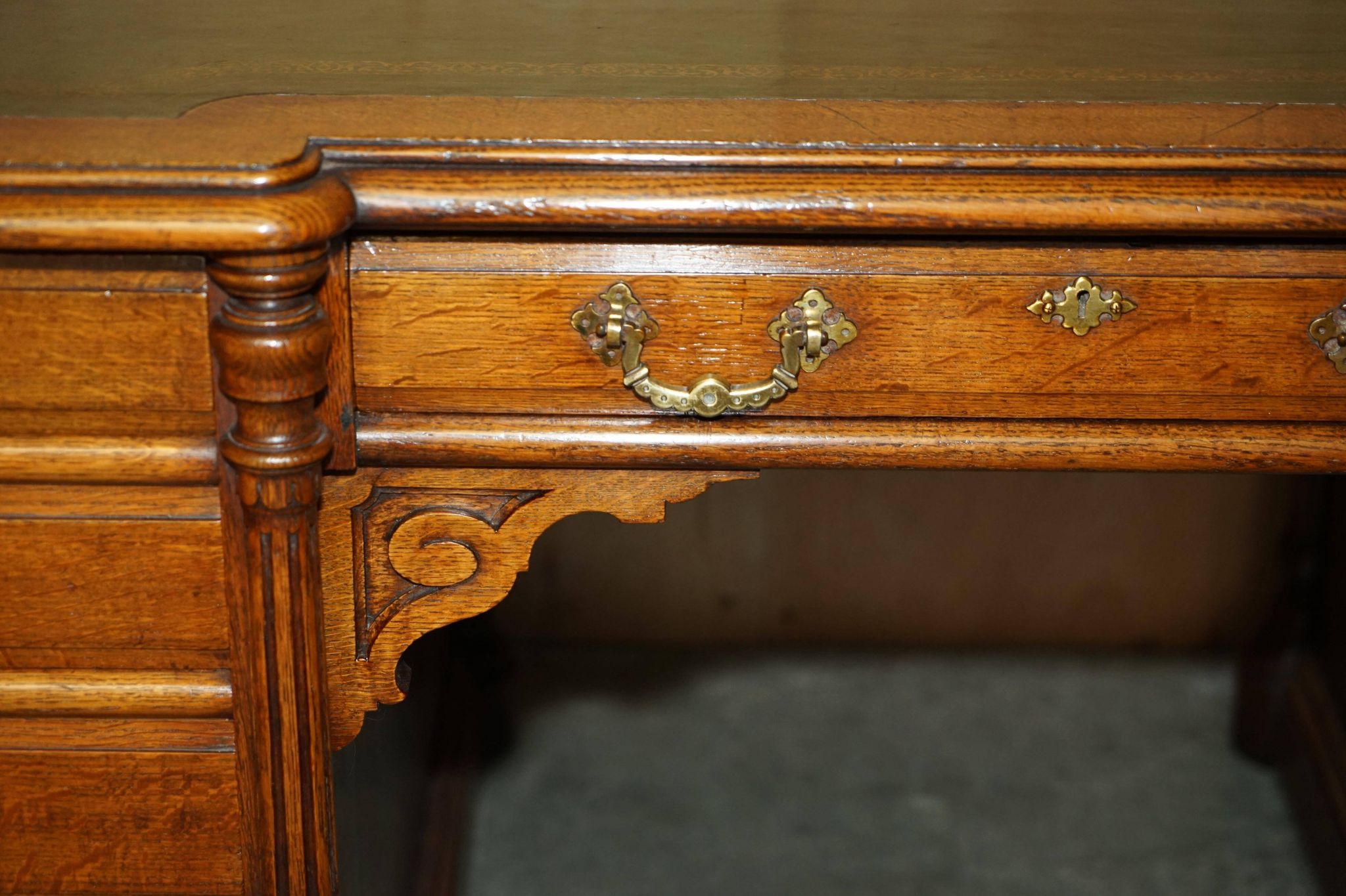 Antique double-sided desk C Hindley & Son in oak and leather