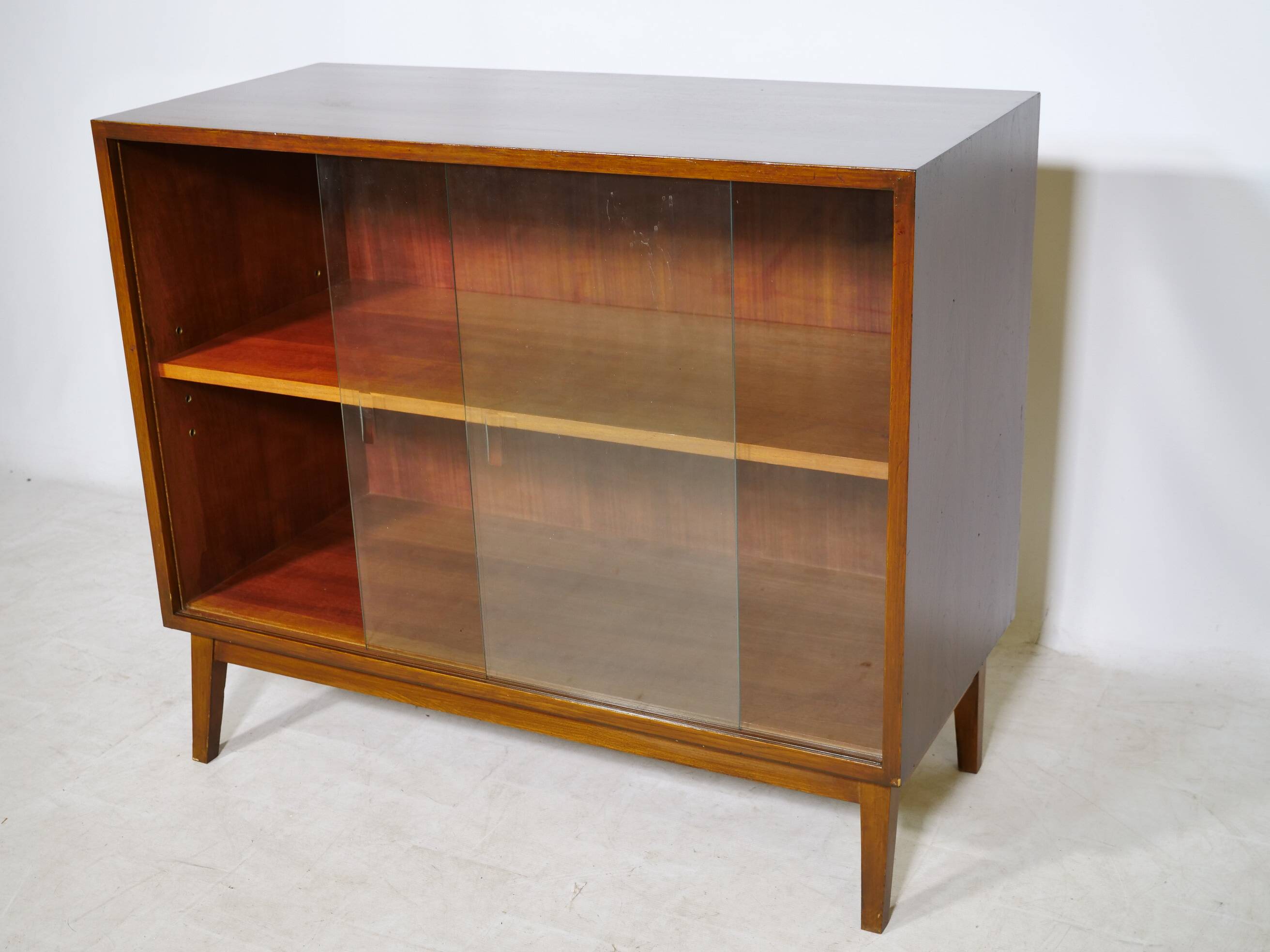 Buffet vitrine en teck des années 1960