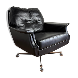 Vintage armchair published by Möbel Mann – elegant black
