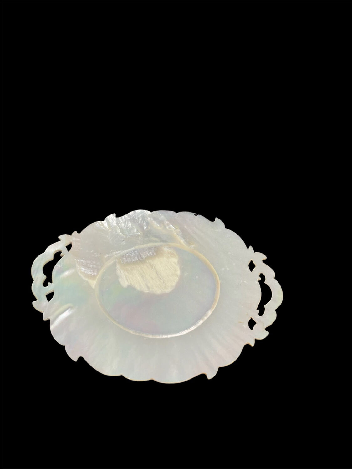 Caviar dish in reticulated and carved mother-of-pearl