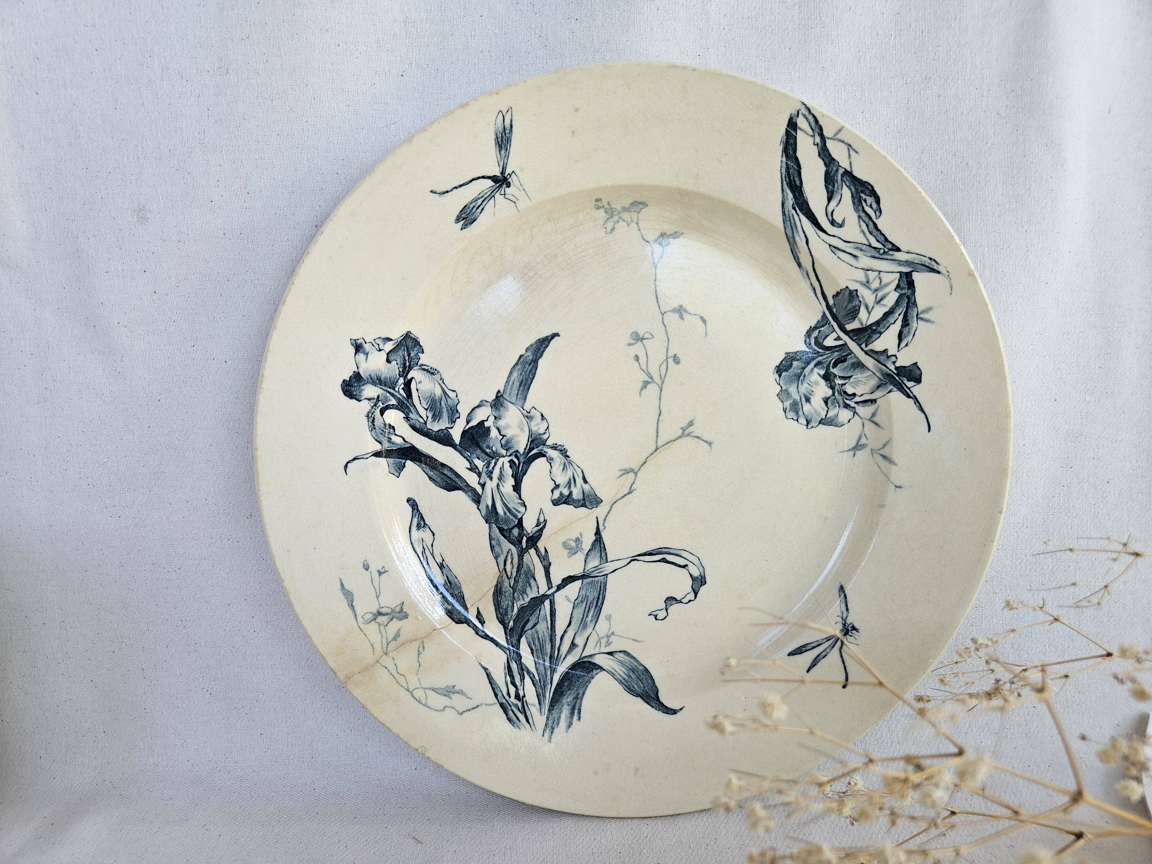 Pair of earthenware dishes from Gien, Iris model, 28 cm