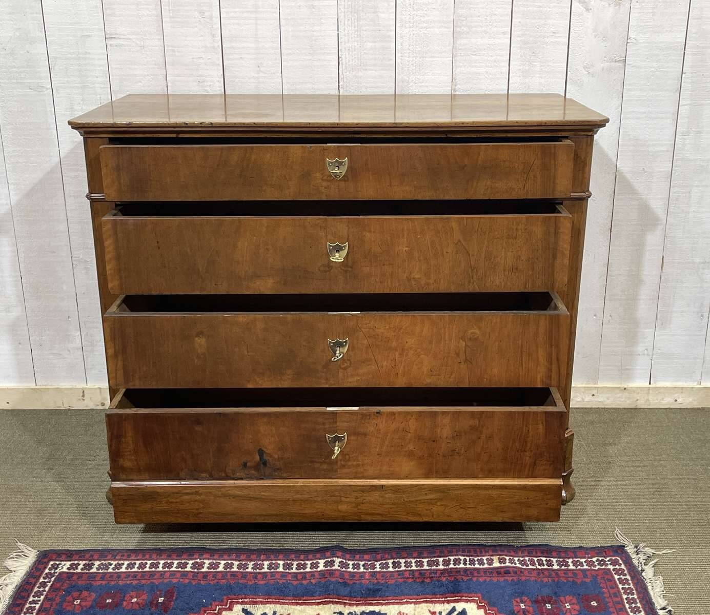Commode Louis Philippe fin XIXème en noyer et sapin