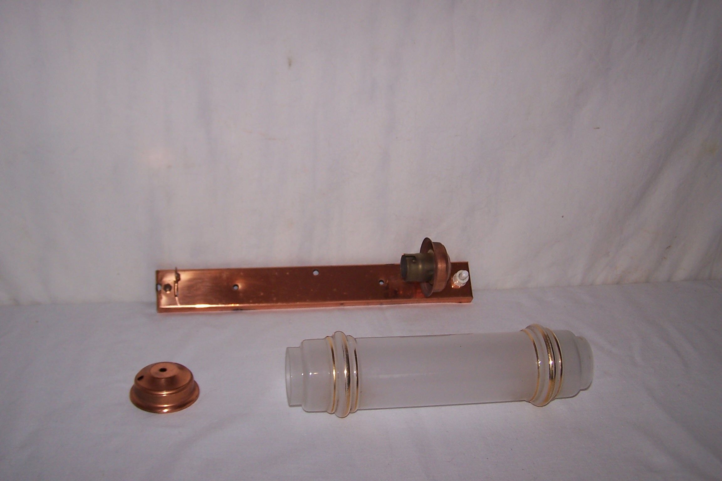 Art deco wall sconce