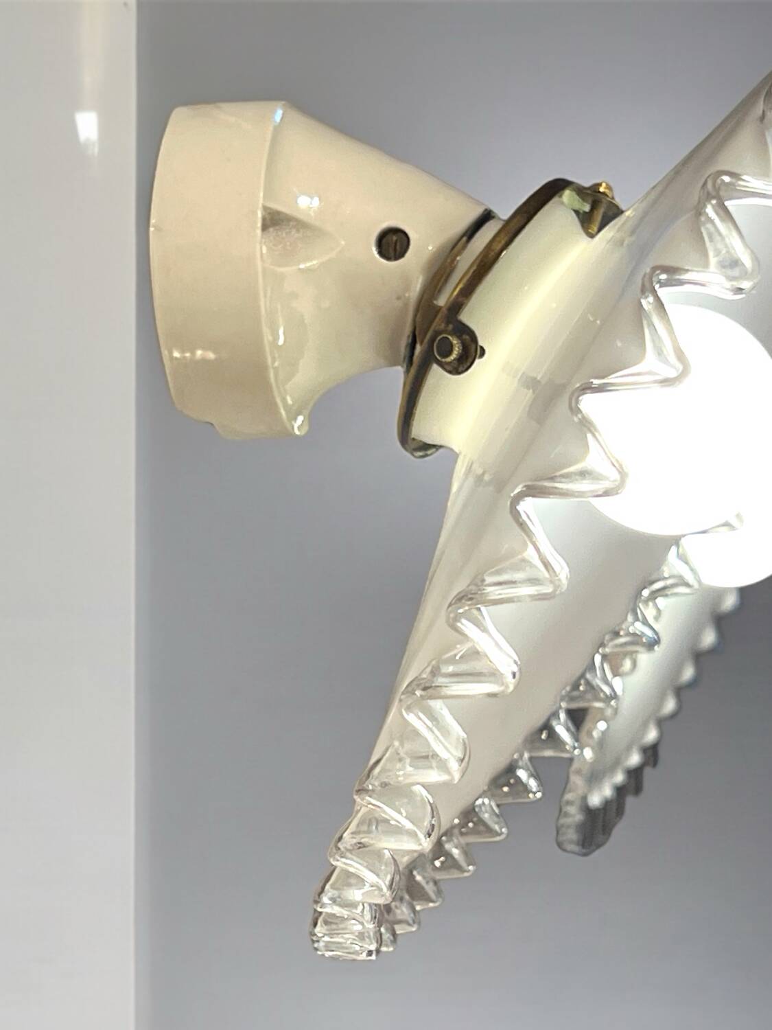 Pair of bistro wall sconces in scalloped opaline glass and Art Deco porcelain