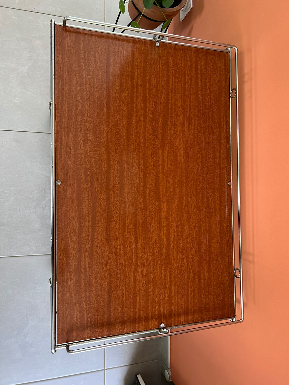 Table for turntable and vinyls