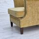Fauteuil danois des années 1960, velours d'ameublement jaune miel, état d'origine.