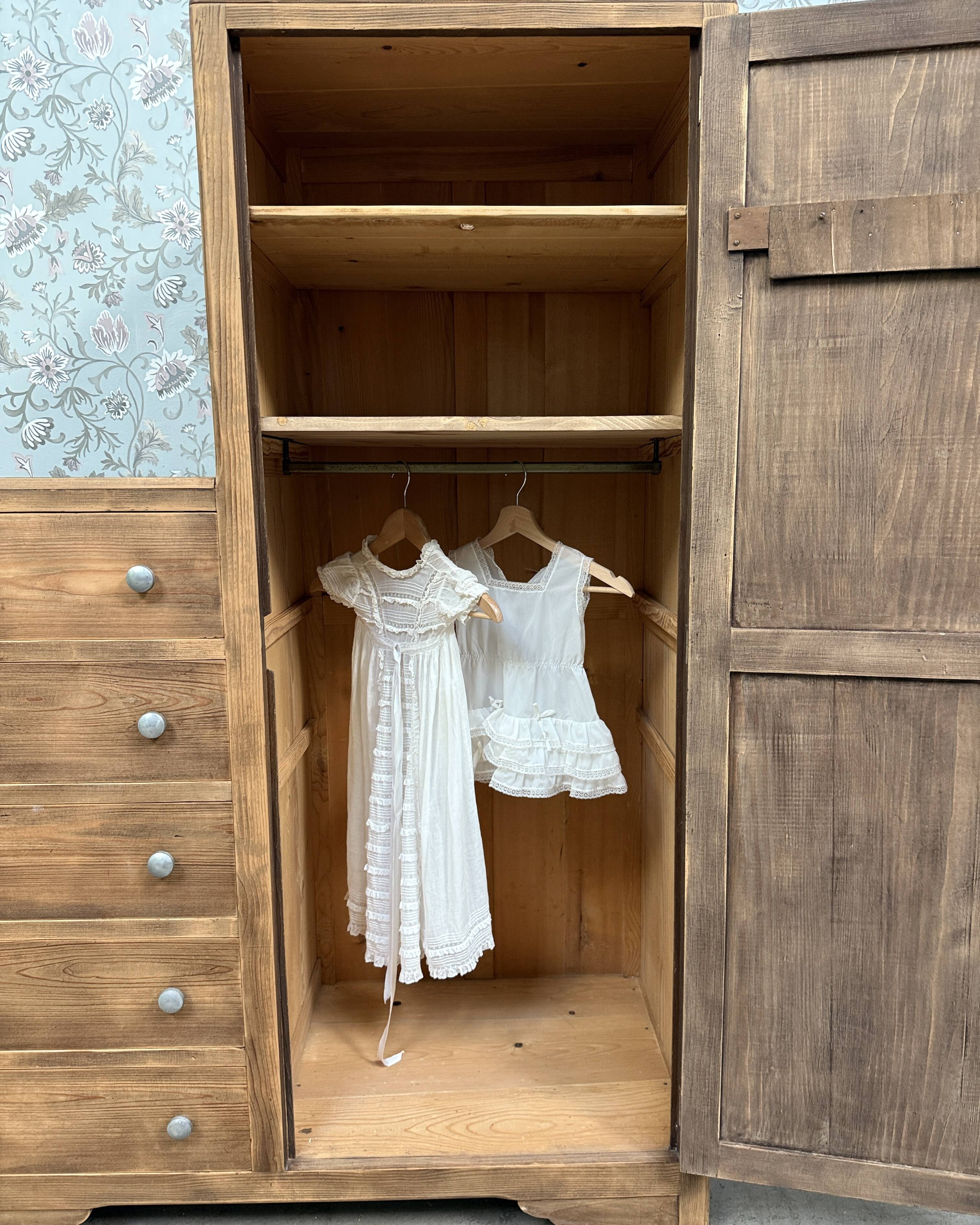 Armoire asymétrique art déco (rénovée)