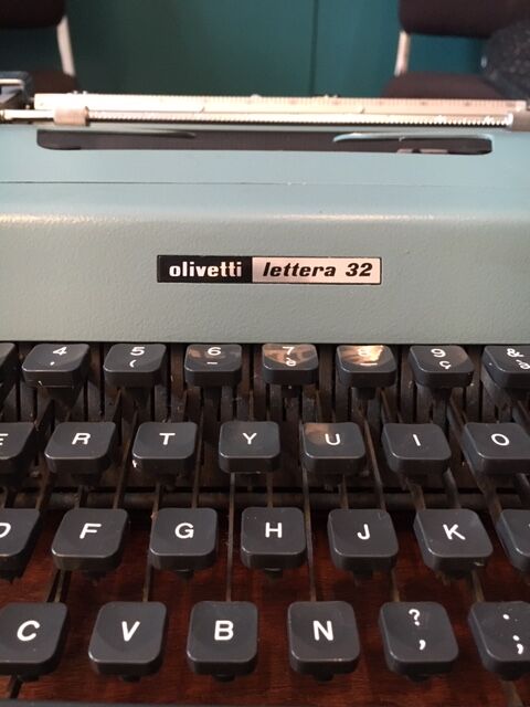 Olivetti typewriter, model Lettera 32