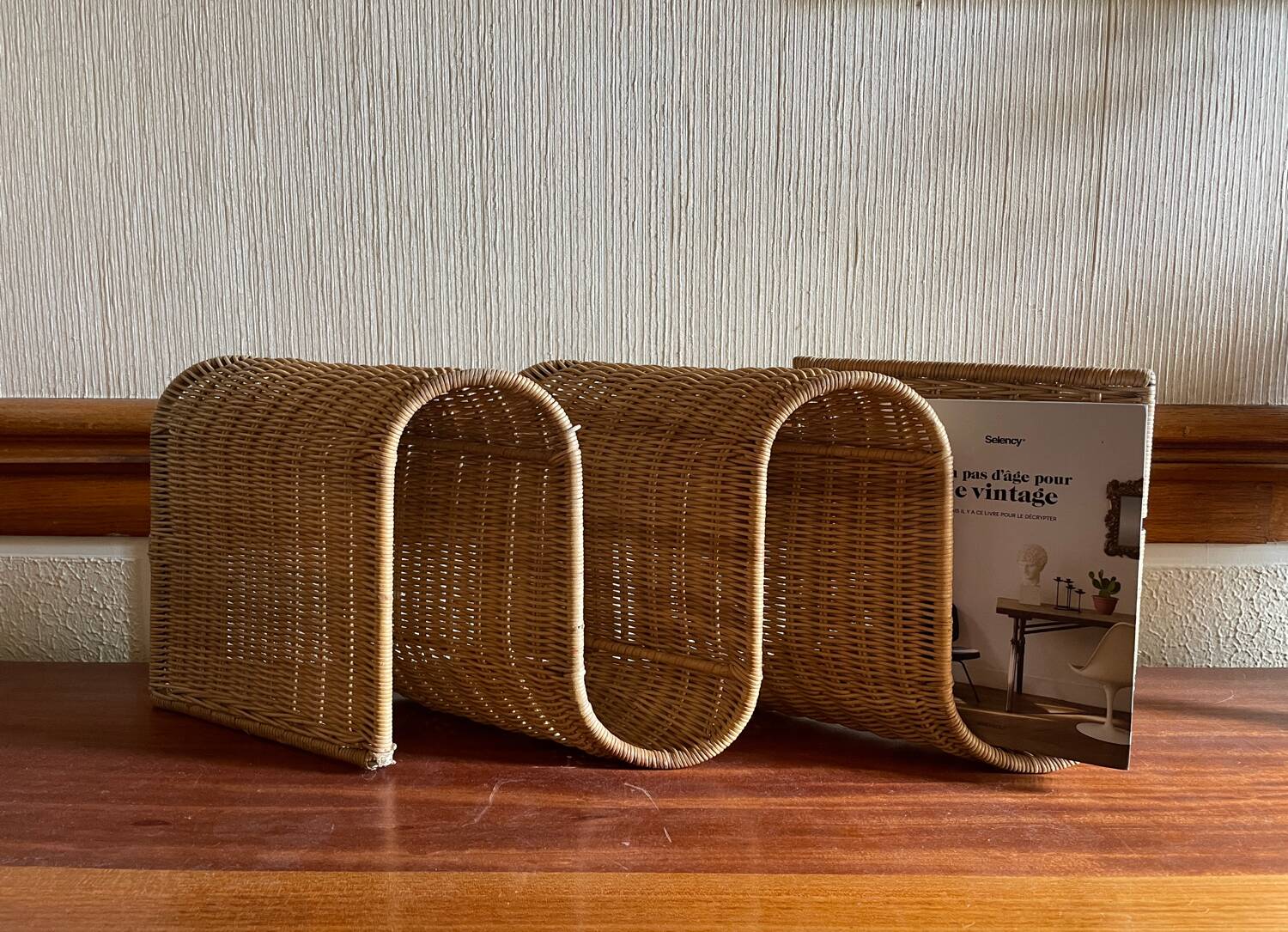 Wall-mounted rattan magazine rack