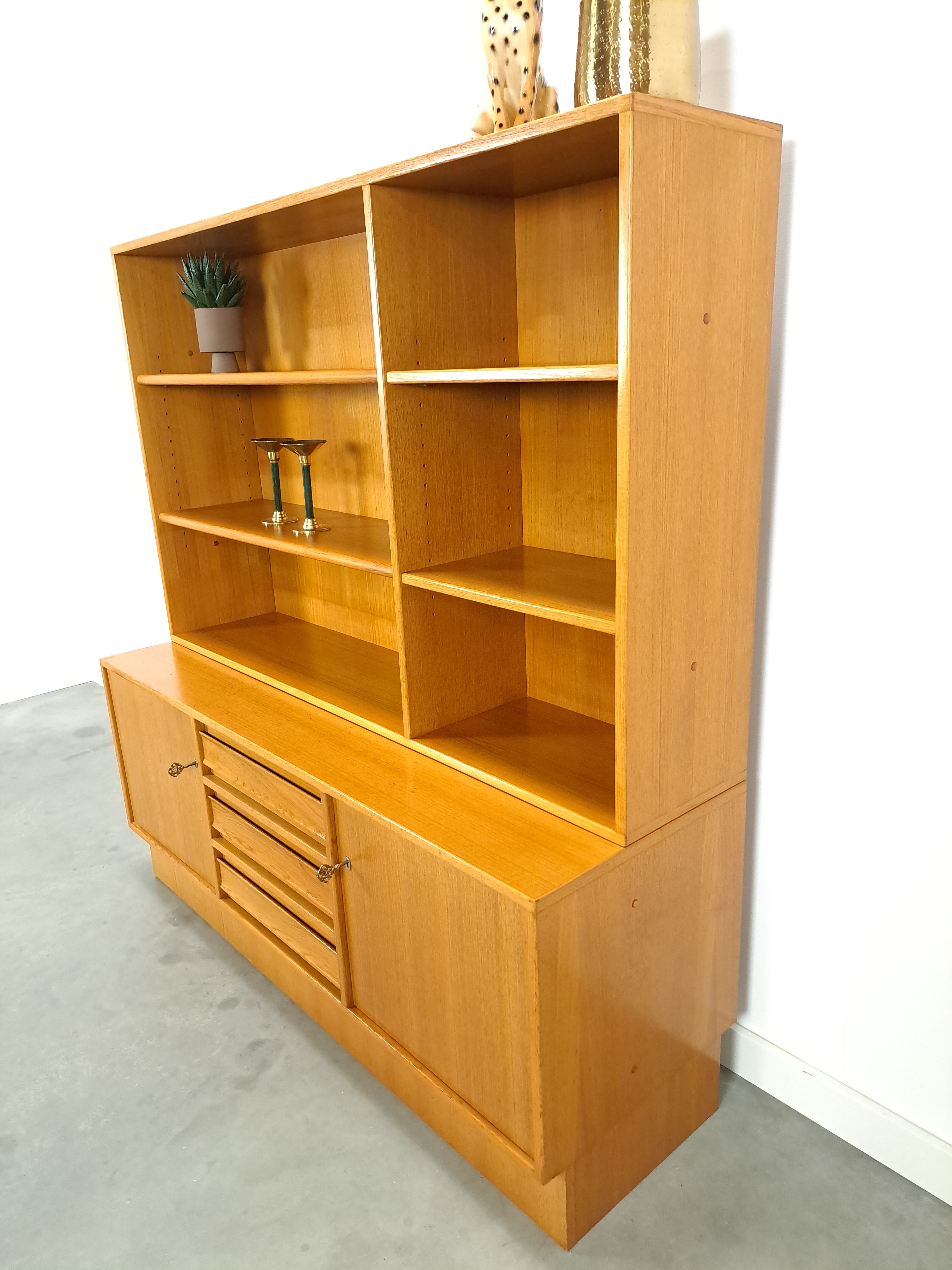 Bibliothèque vintage en teck avec tiroirs