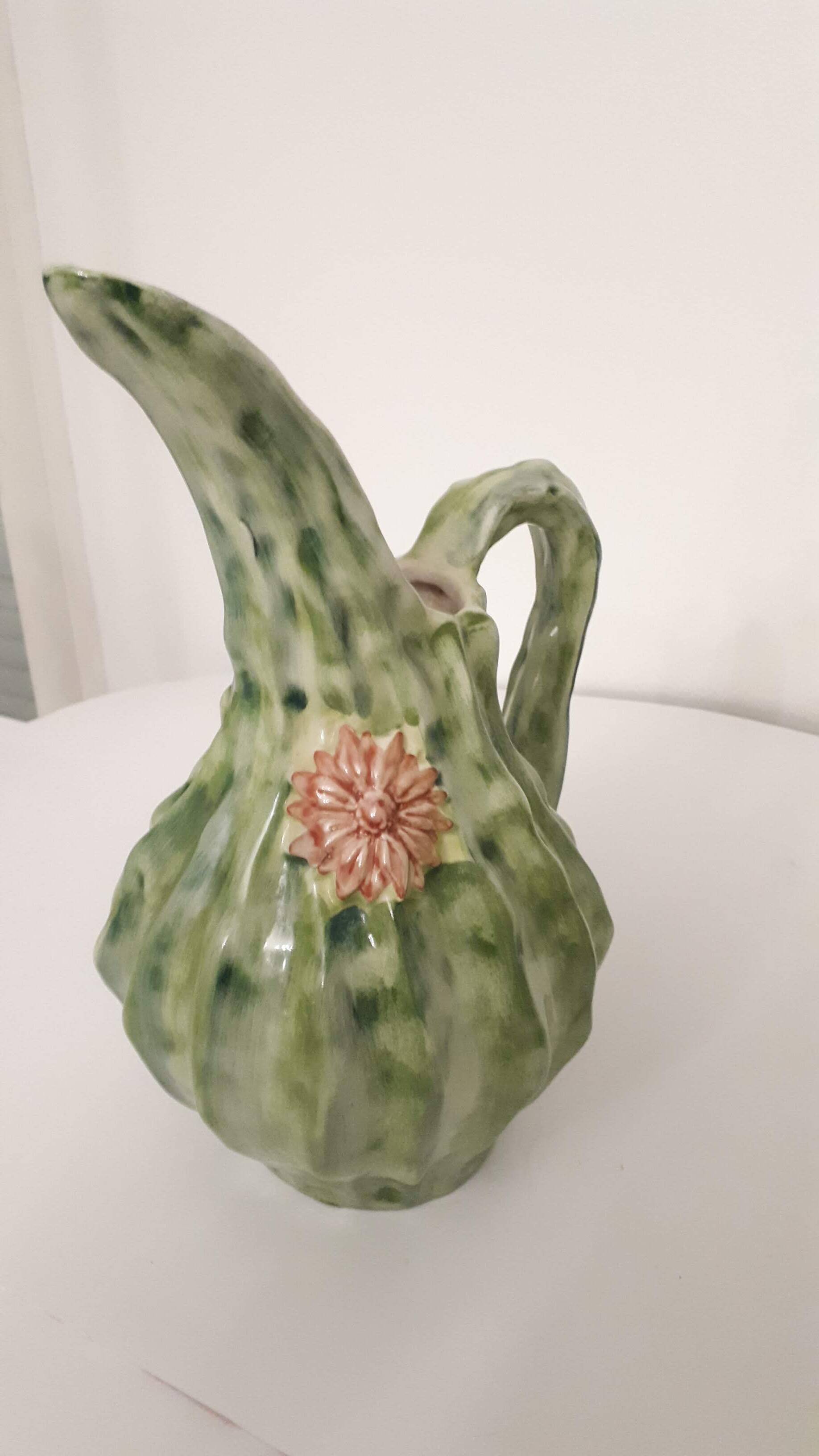 Pichet ou carafe en barbotine