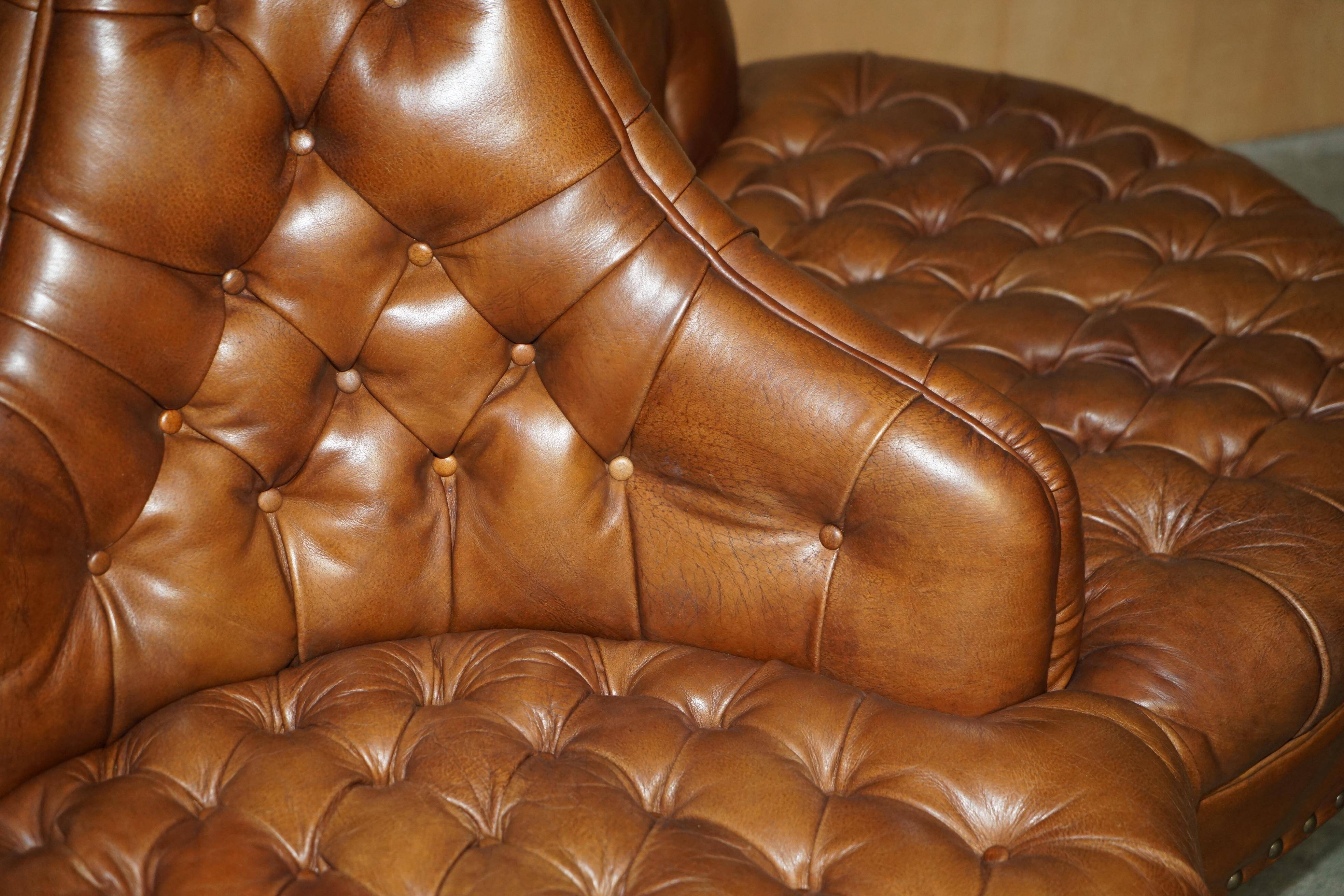 Leather Chesterfield tête-à-tête sofa, 4-seater
