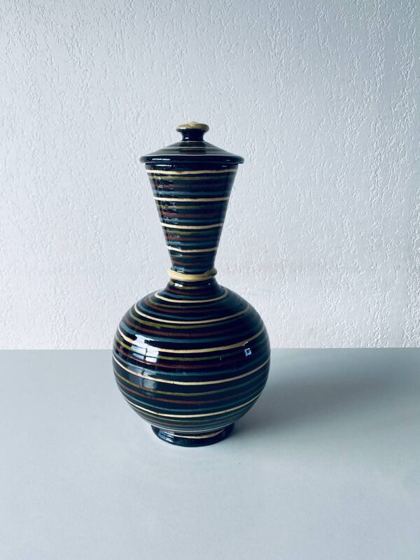 Poterie en terre cuite vernissée