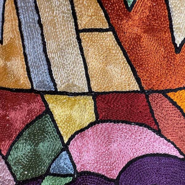 Housse de coussin brodée main en soie, motif paysage abstrait