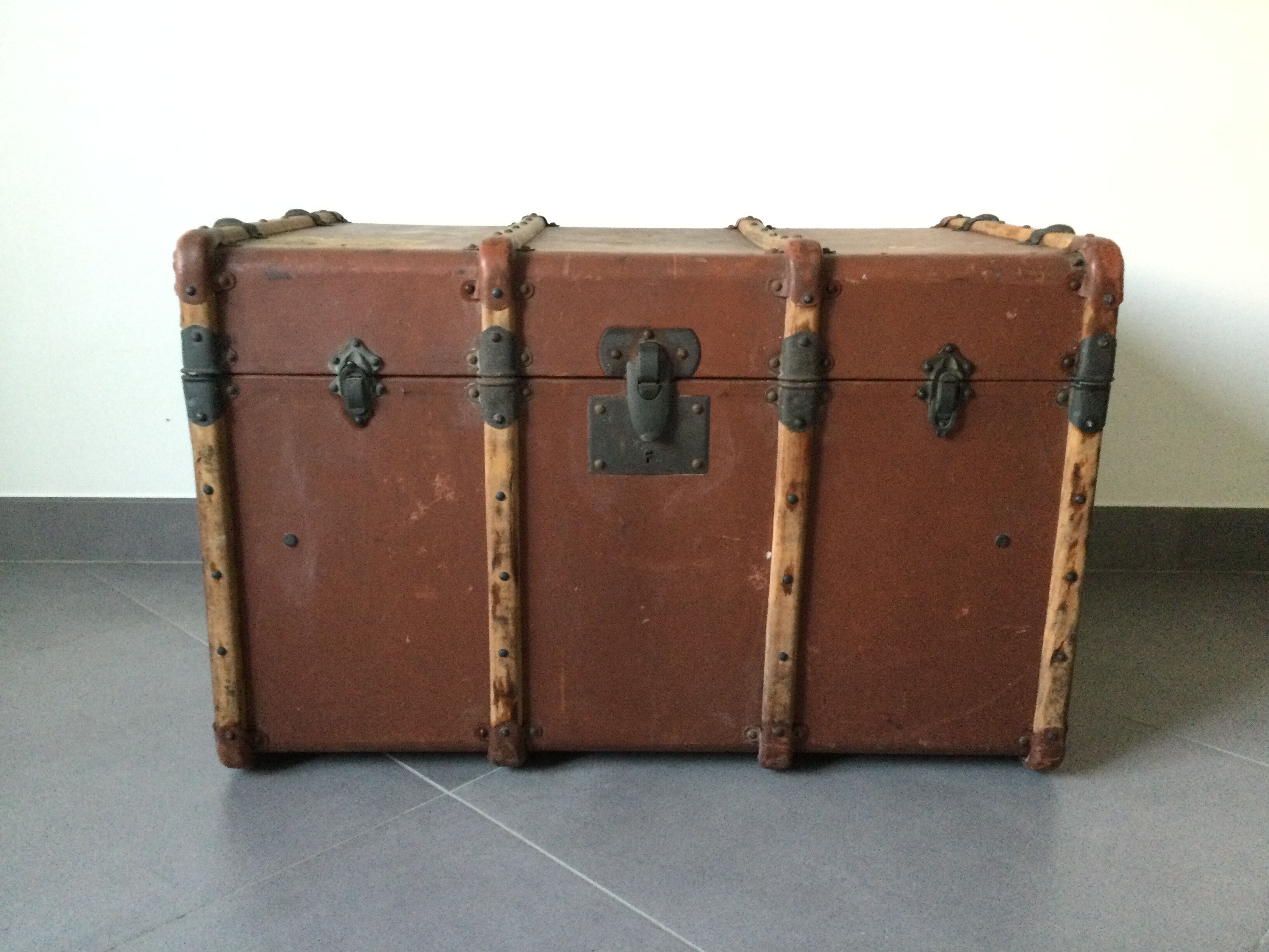 Travel chest